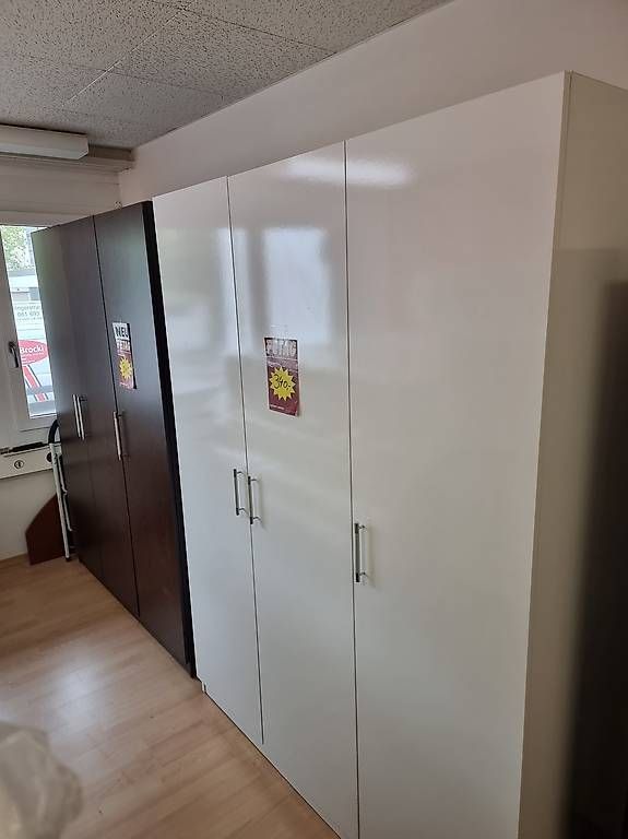 Armoires: Neue Kleiderschränker - Zwei- oder dreitürig – D'occasion à Basel par FETAG_Brocki 3