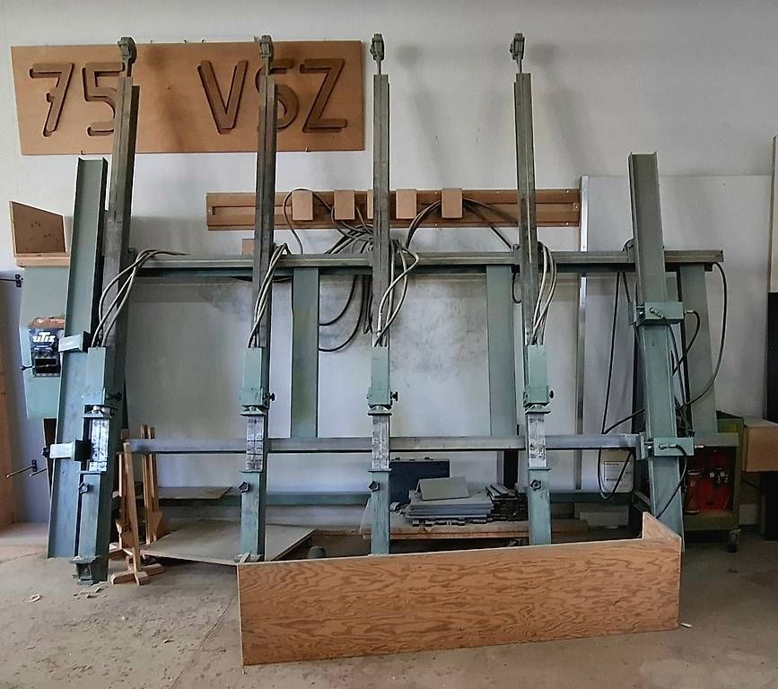 Tutte le macchine: Hydraulische Rahmenpresse, Leimständer. Utis. – Usato da Mönchaltorf venduto da Casolin