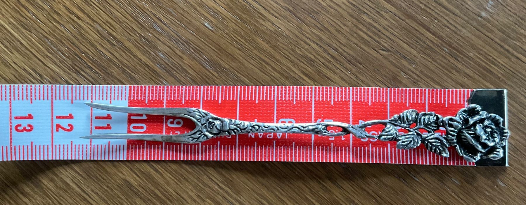 Gabeln: Vintage 835 Silver Floral Repousse Olive Fork – Gebraucht aus Arbon von shanghairose 1