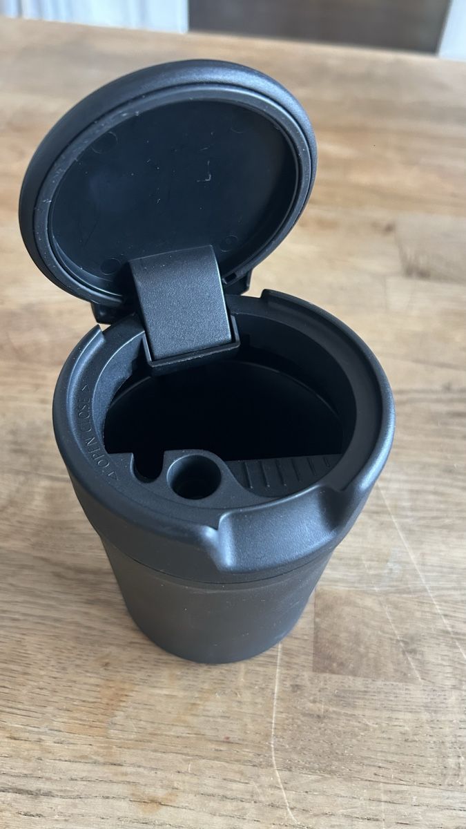 VW Tutti pezzi di ricambio auto: VW cockpit Ashtray  – Usato da Lugano venduto da bad_2t9b