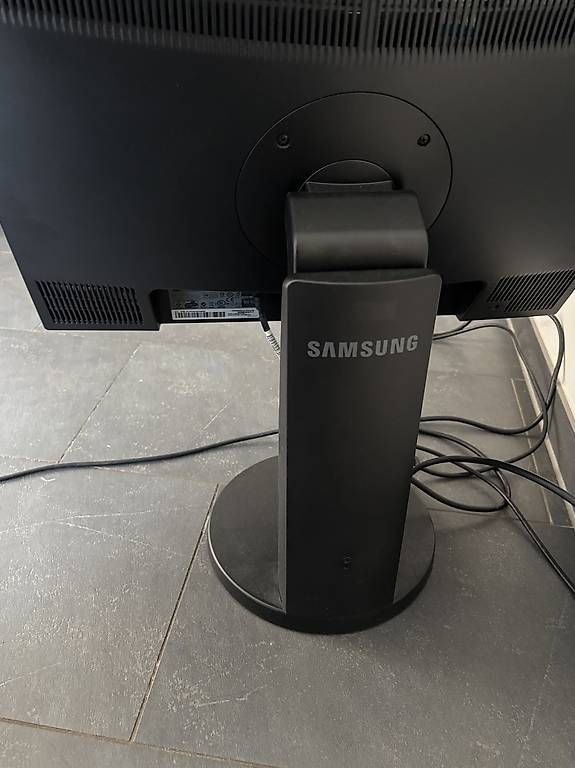 Monitore: SAMSUNG Monitor  – Gebraucht aus Oberdiessbach von shan26 2