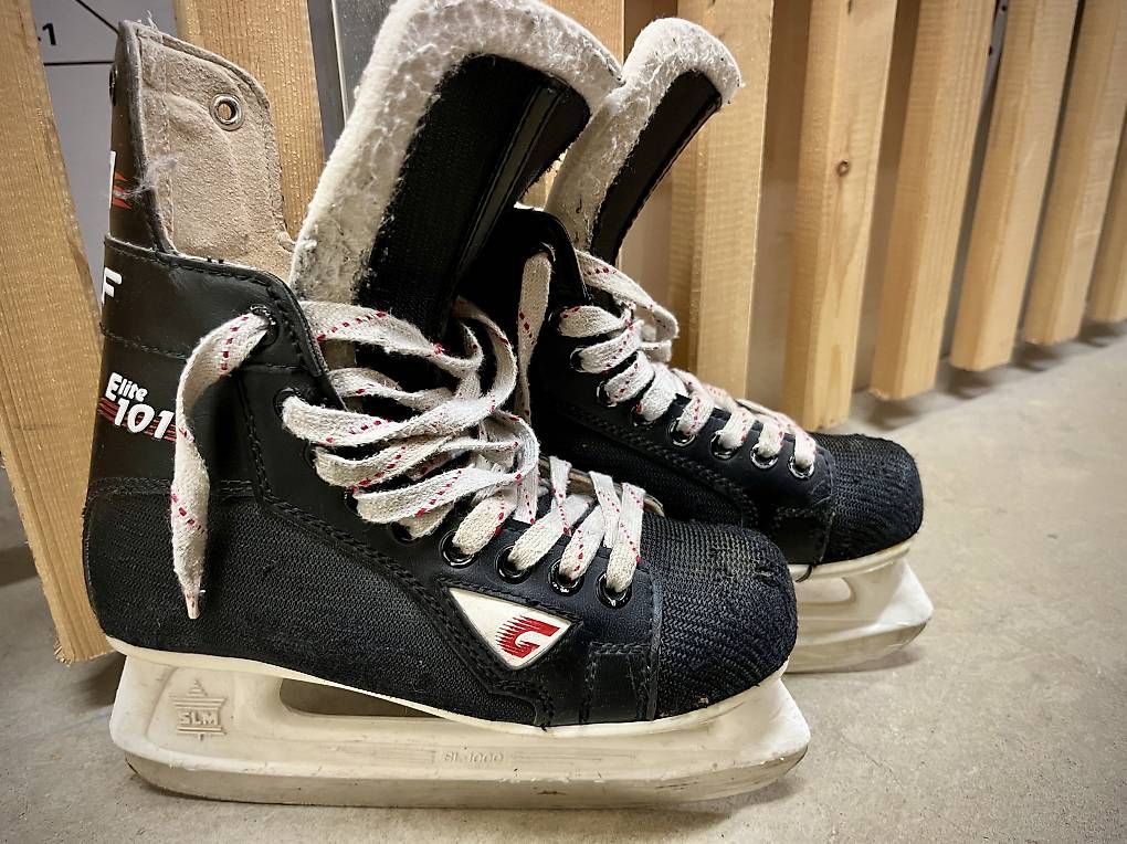Patins à glace: Patins de Hockey Graph elite 101 taille 36 – D'occasion à Geneve par Jlinares