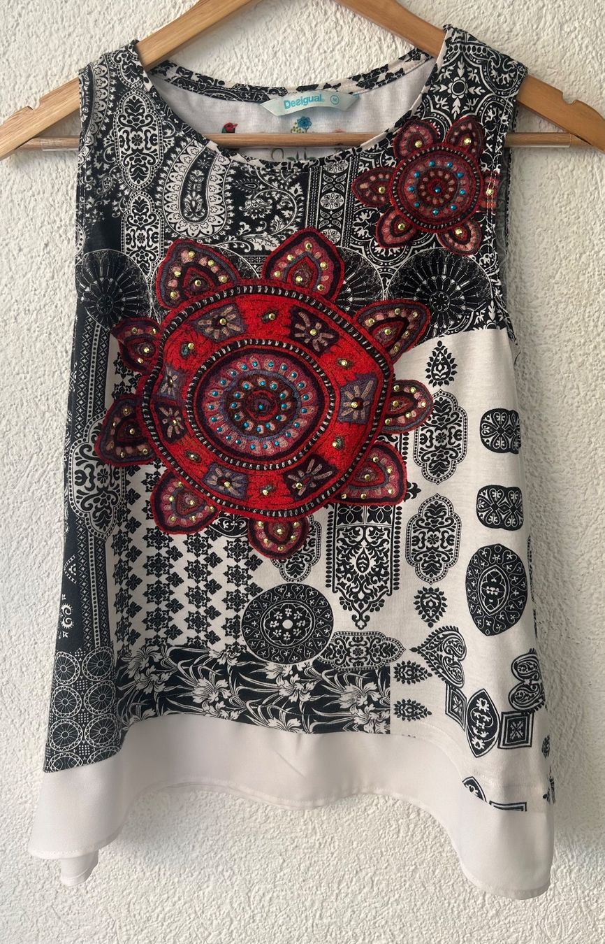 Desigual Tops: DESIGUAL Top – D'occasion à STUDEN BE par SMIROS
