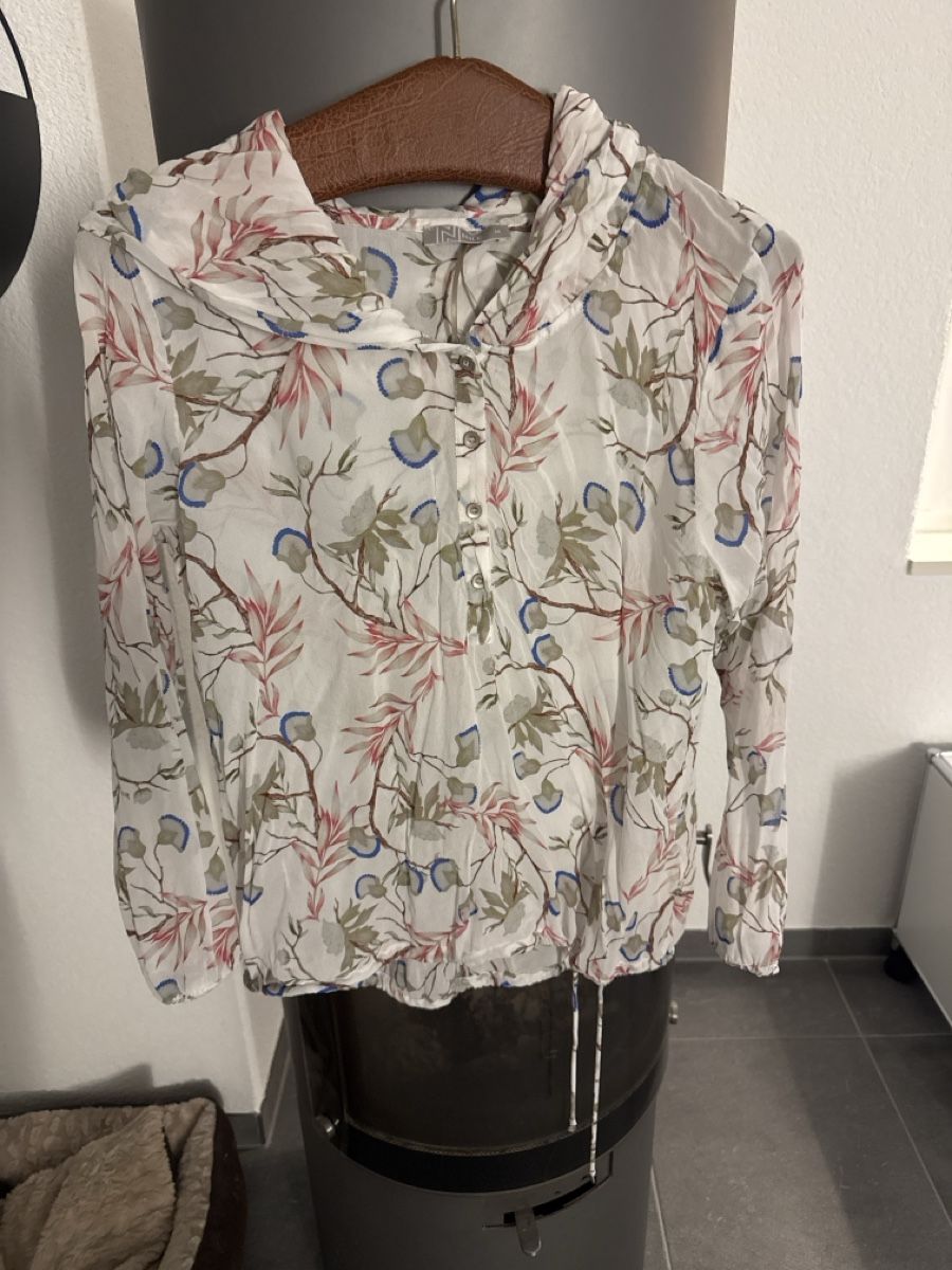 Nile Camicette: Nile Bluse, Gr. M, Sommerbluse mit Blumenmuster. – Usato da Niederscherli venduto da Doene0