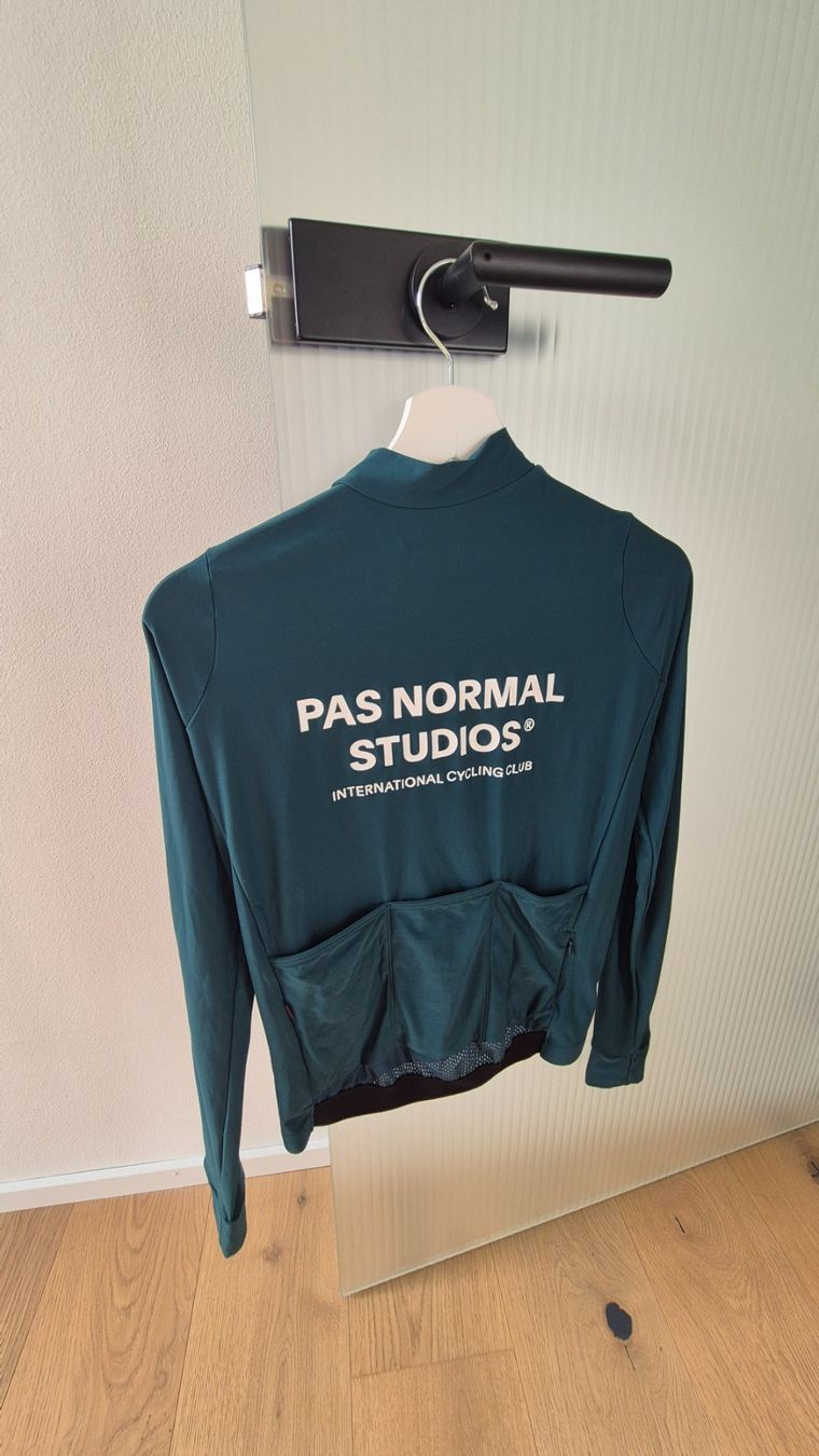 Pas Normal Studios Leibchen & Hosen: Pas Normal Studios Mechanism Longsleeve – Gebraucht aus Selzach von e30dtm 1