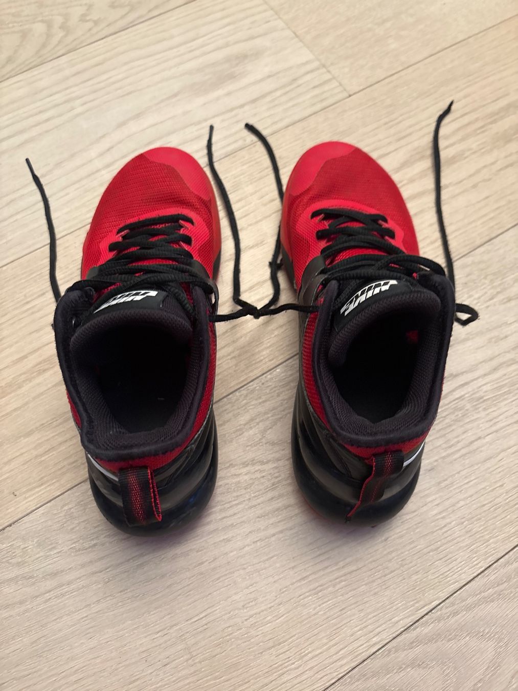 Herrenschuhe: Baskets Nike rouges et noires, taille 41 – Gebraucht aus Vessy von lio_v8zn 2