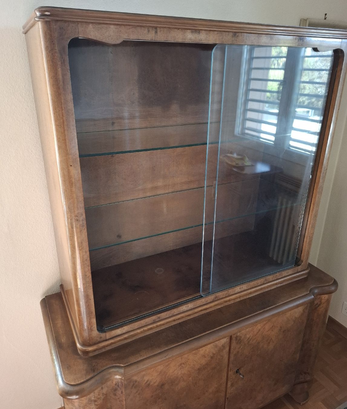 Vitrinen: Buffetschrank / Vitrine – Gebraucht aus Reinach BL von Malin20 5