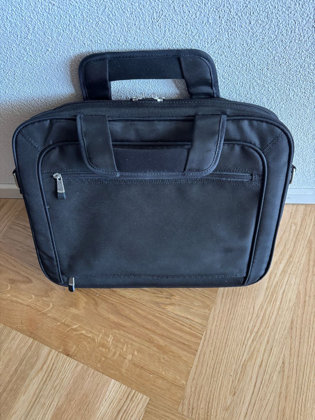 Dell Notebook: Schwarze Notebook-Tasche  von Dell neu – Nuovo e nell'imballaggio originale da Birmensdorf ZH venduto da Jpiano 1