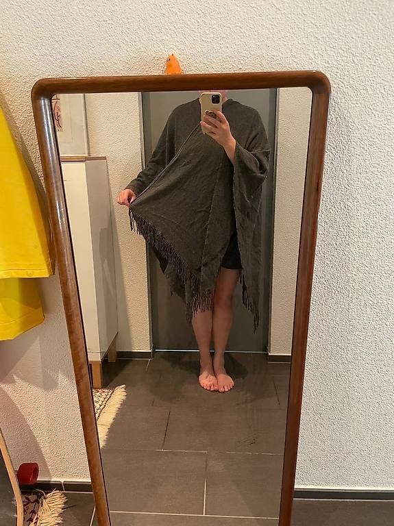 Autres vêtements & accessoires: Kaschmir-Poncho – D'occasion à Zürich par nanniba 2