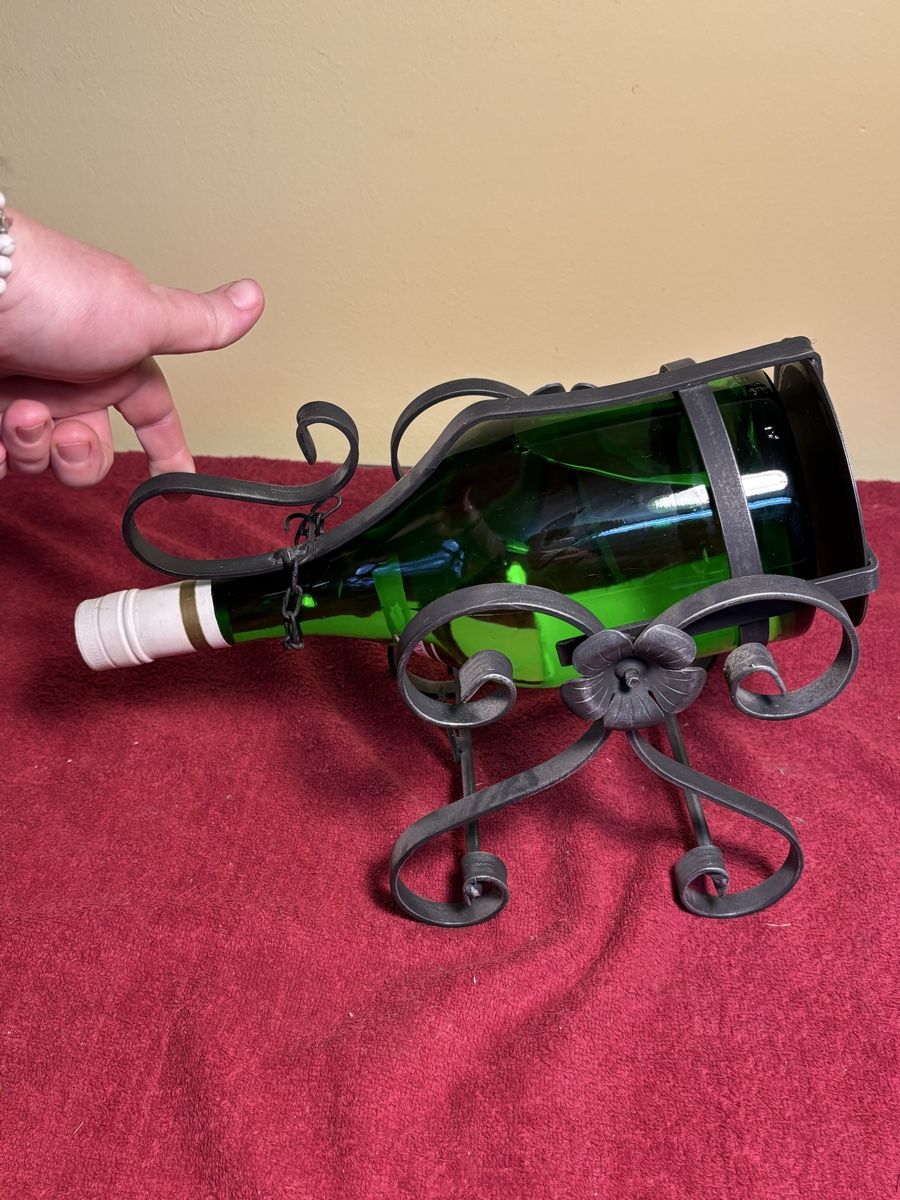 Bevande alcoliche: Schmiedeeiserner Flaschenhalter mit Pflümli Flasche Berghof – Usato da Hindelbank venduto da brm_72zv 6