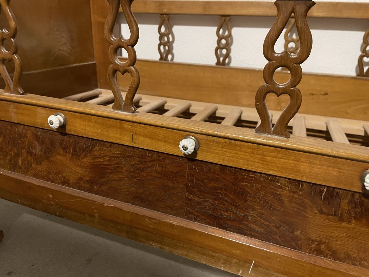 Letti: Couchette en bois avec porcelaine – Usato da Charmey (Gruyère) venduto da ovo_2pn9 2