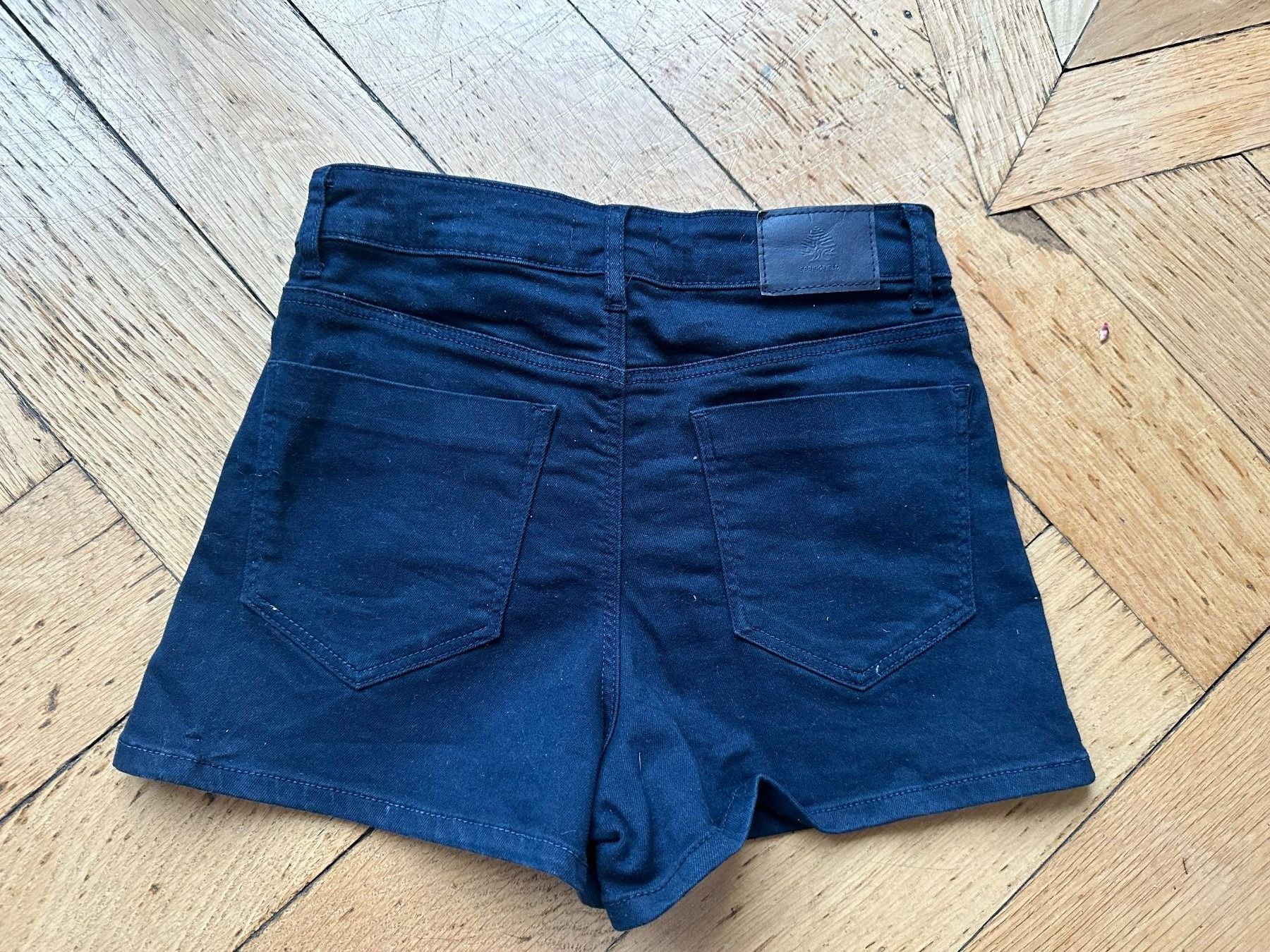 Pantaloni: Dunkelblaue Shorts Gr. 36 von Springfield – Usato da Zuerich venduto da Tozde 1