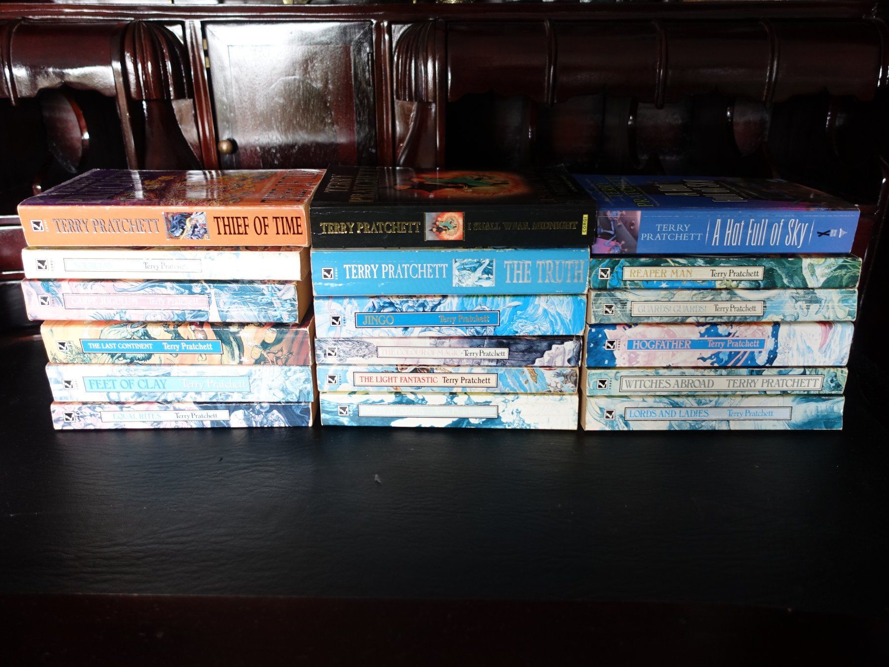 Bücher: Terry Pratchett Discworld Grosses Bücherpaket ENGLISCH – Gebraucht aus Glattfelden von tdlubek 2
