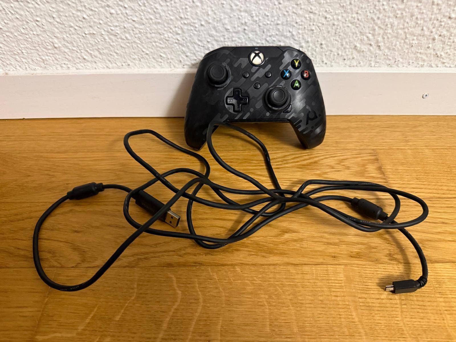 Controller: Phantom Black Xbox Wired Controller – Usato da Duebendorf venduto da Mauxus 2