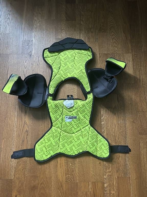 Schutz & Schoner: Bauer Brustpanzer X3 Vapor Junior Medium Grösse – Gebraucht aus Grindel von R_Pada 3