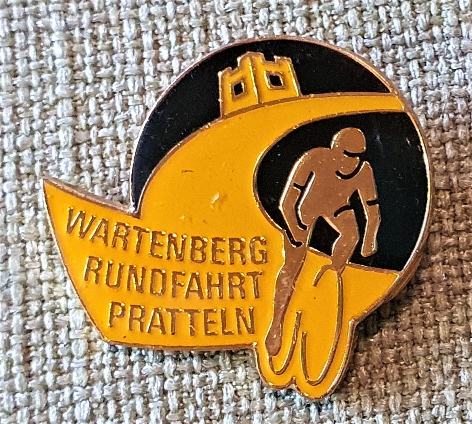 Placchette & Badge: J411 - Pin Wartenberg Rundfahrt Pratteln – Usato da Reinach BL venduto da Boston-Verkauf
