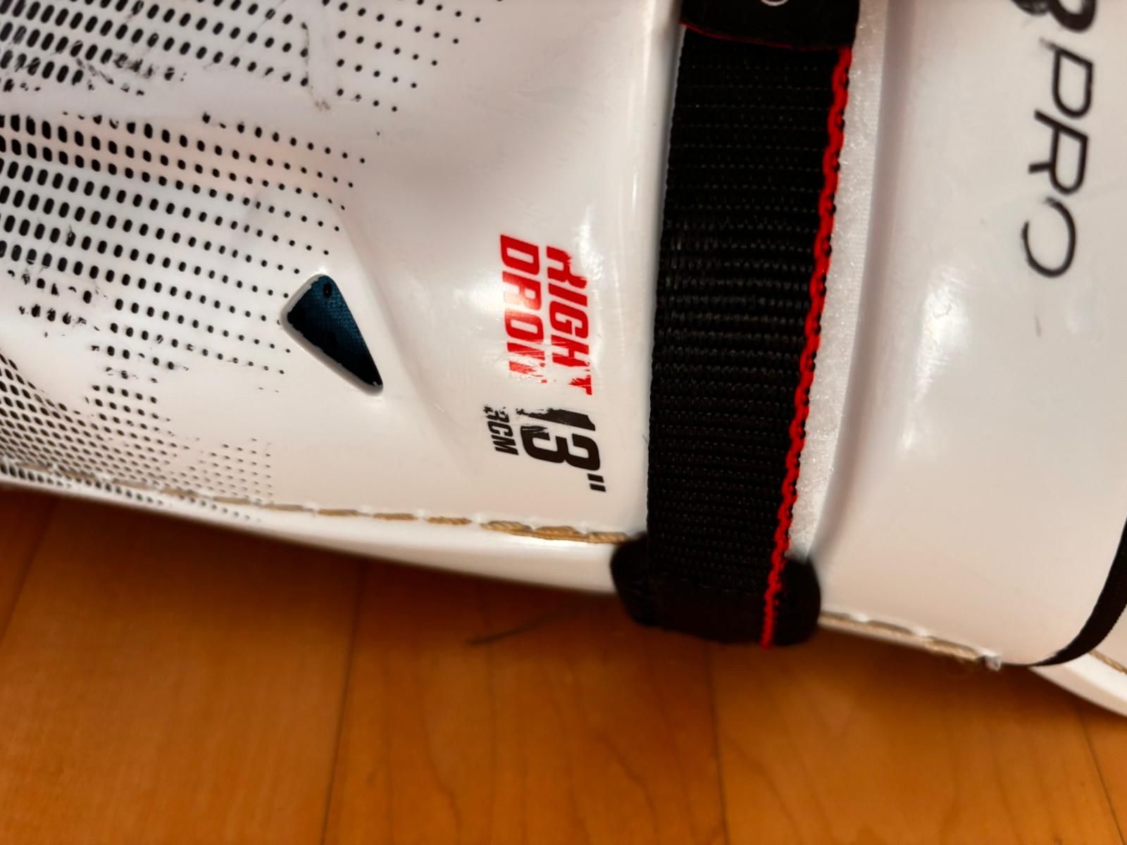 Ccm Protezioni & Imbottiture: CCM Jetspeed FT8 Pro Schienbeinschoner Grösse 13 – Usato da Zürich venduto da Prophil1 4