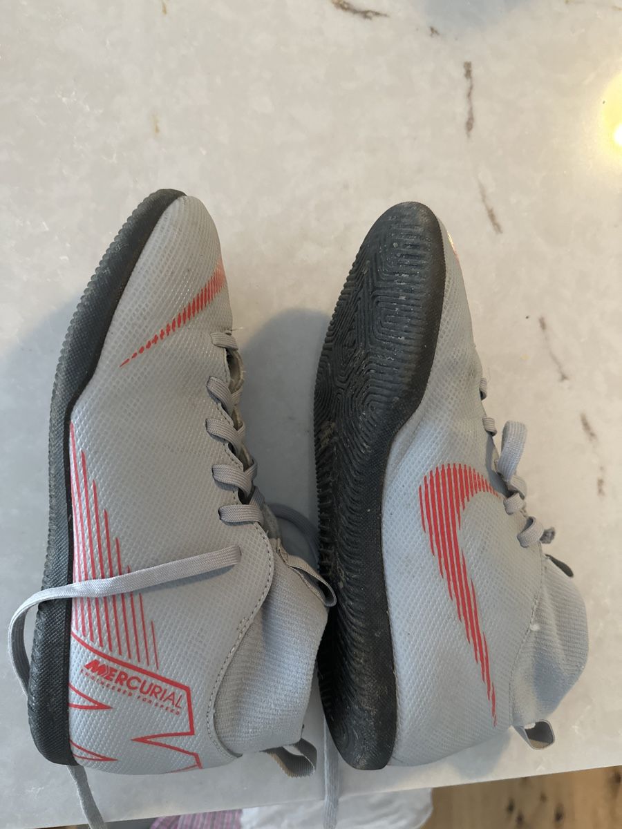 Nike Schuhe für Jungen: Nike foot salle taille 37.5 – Gebraucht aus Founex von reb_fws9 1