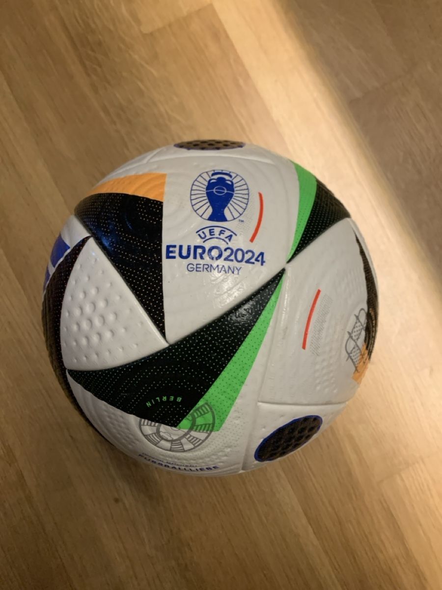 Adidas Bälle: Football  – Defekt aus Zürich von vva_jd65