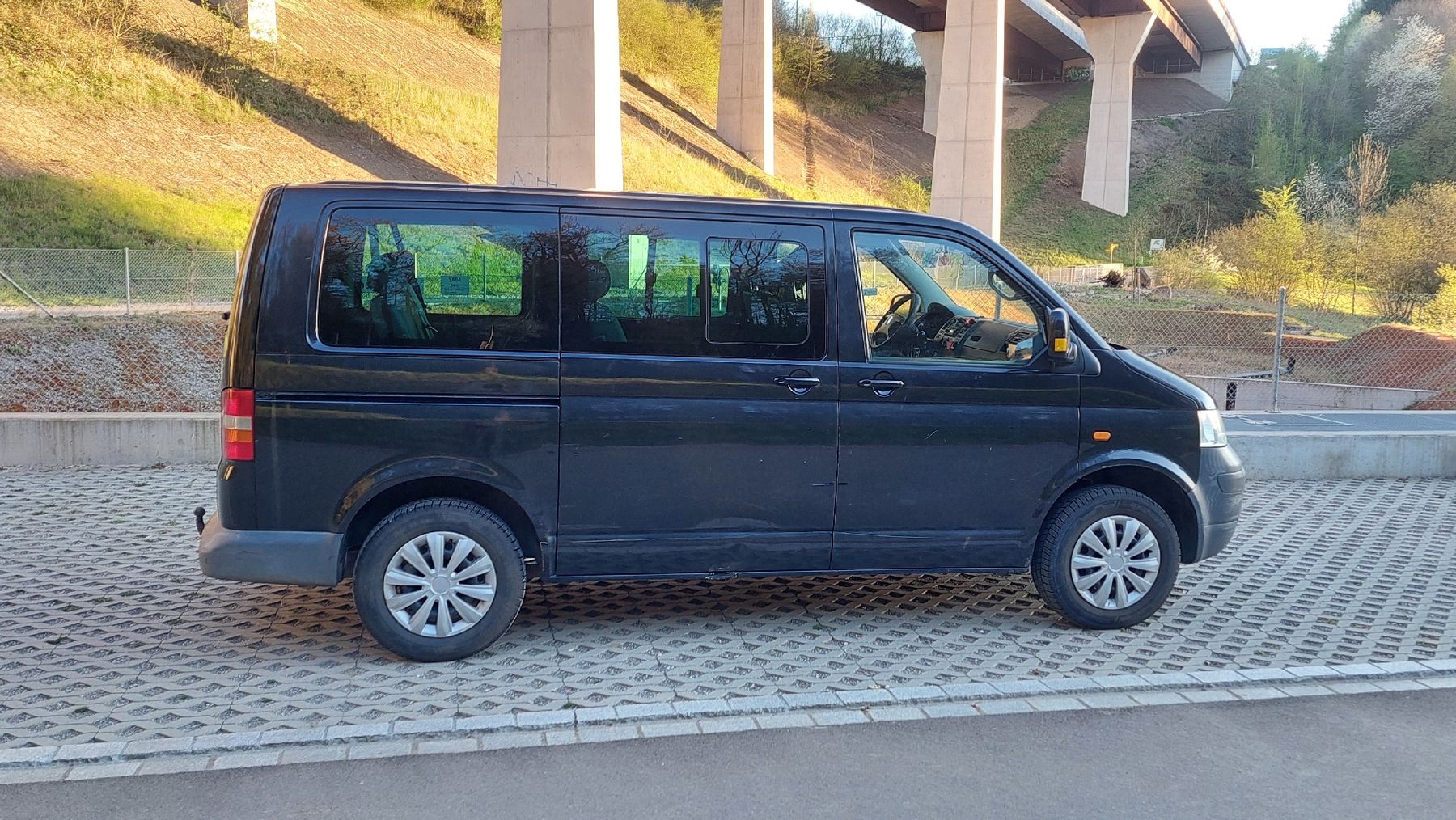 VW Véhicules utilitaires: VW T5 TRANSPORTER TDI – D'occasion à Othmarsingen par Lanz05 2