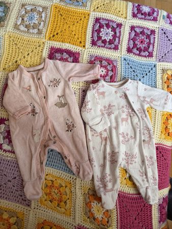 2 Baby Strampler Set rosa mit Tiermotiven gebraucht
