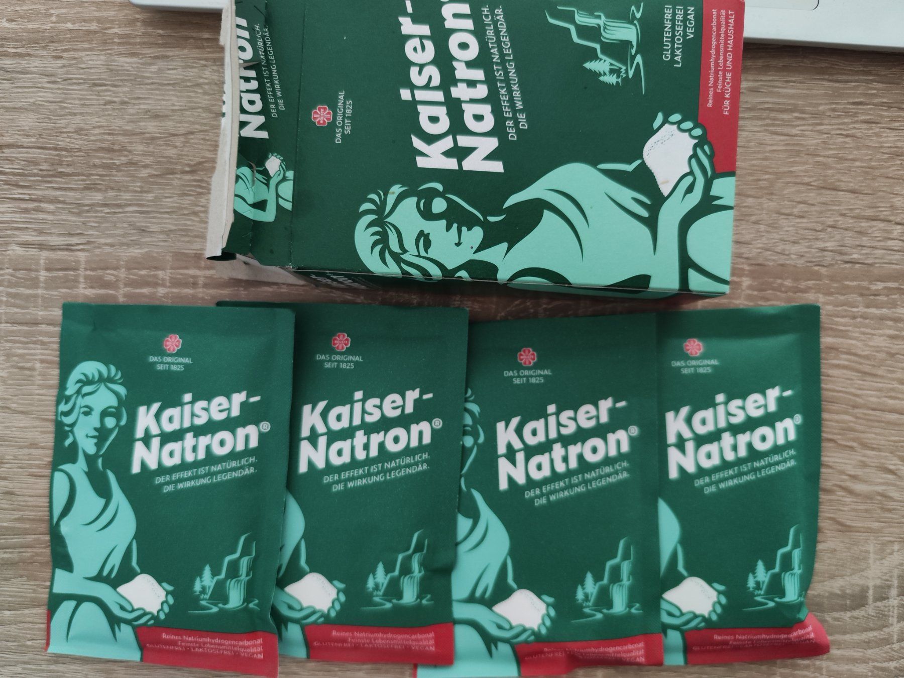 Cibi & Specialità: Kaiser Natron 4 Beutel a 50g – Nuovo (secondo la descrizione) da Fislisbach venduto da Flohmarkt.-