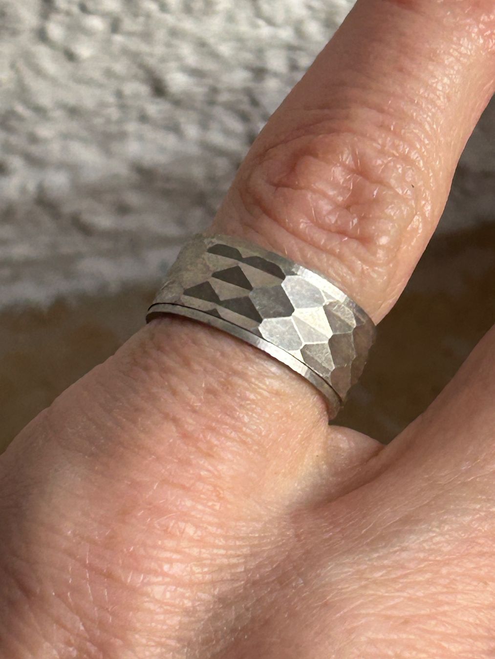 Anelli: Hammer Schlag Ring Silber (Grösse 50) – Usato da Laufen venduto da belleskulptur 1