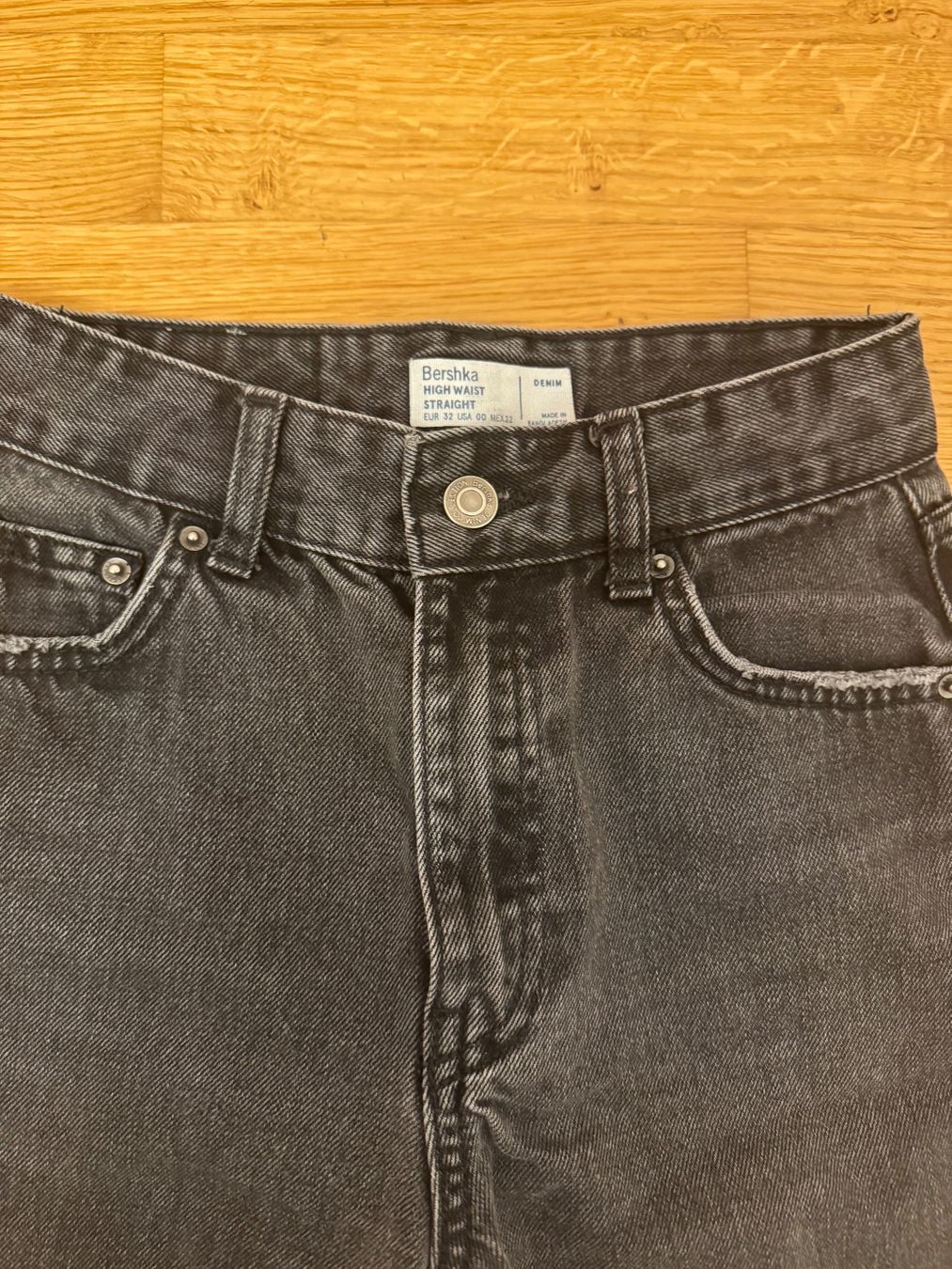 Bershka Jeans: Straightleg Jeans Damen Gr.32 – Usato da Bettlach venduto da Tradenet100 2