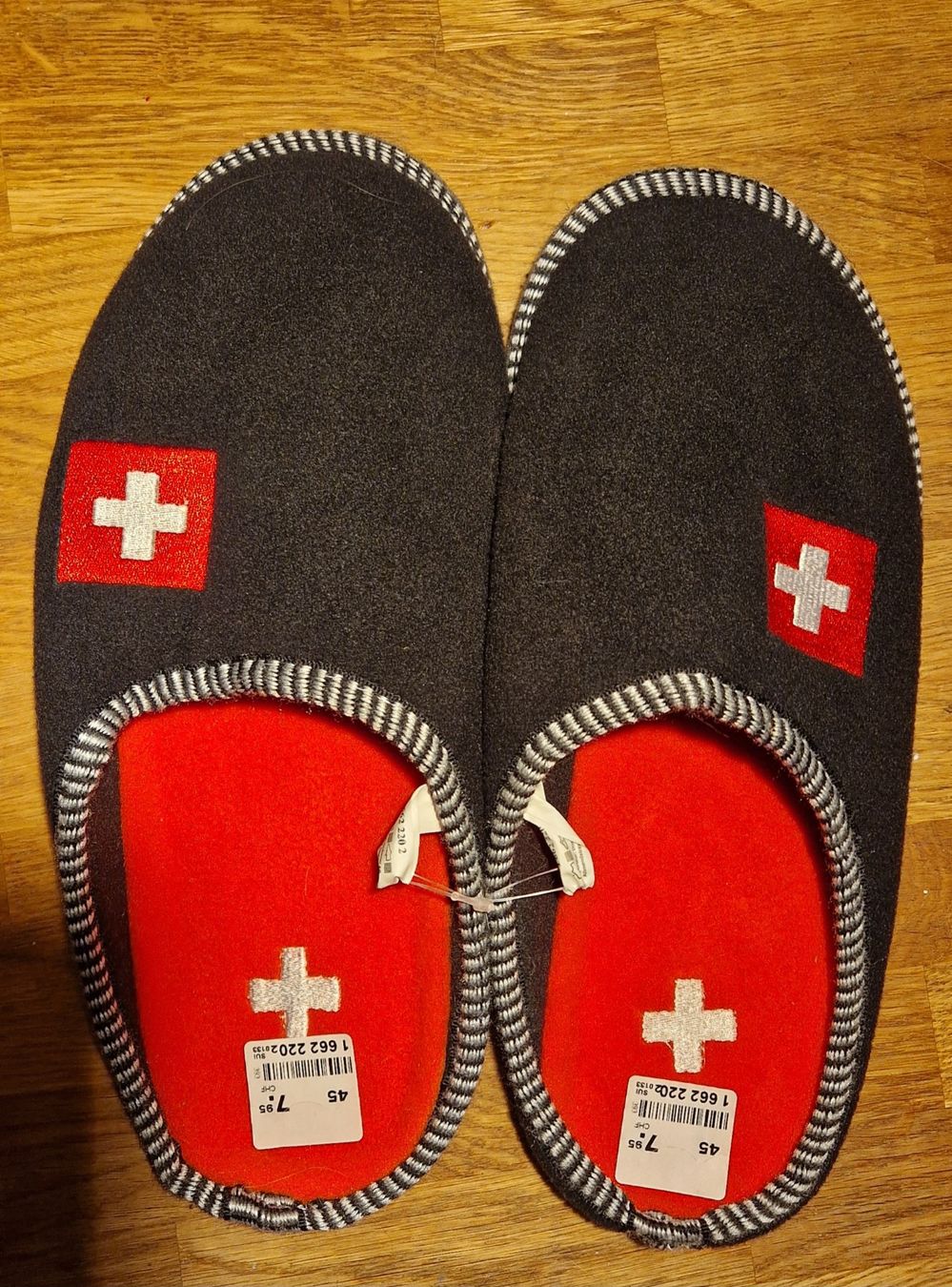 Dosenbach Scarpe da uomo: Hausschuhe Grösse 45, ungebraucht – Nuovo e nell'imballaggio originale da Oberburg venduto da Wellwellwelll
