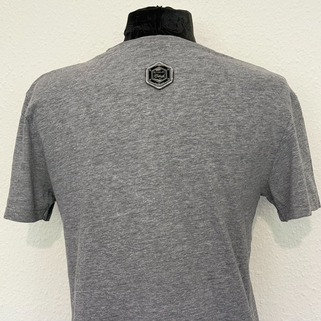 T-shirt: T-shirt crâne géométrique Rivaldi Black – Usato da Thônex venduto da Suisse.Shopping 3