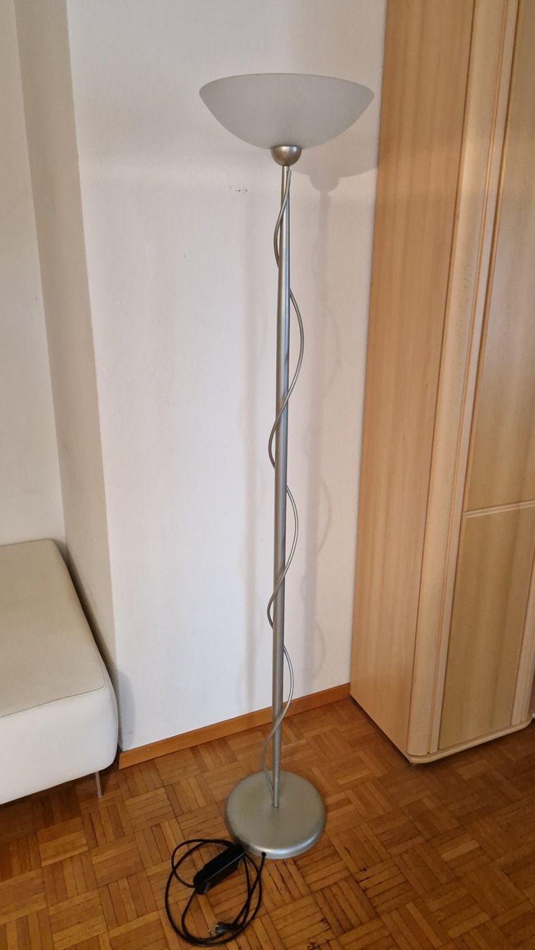 Lampen: Stehleuchte, Lampe, Silber,Modern – Gebraucht aus Dübendorf von 402765513