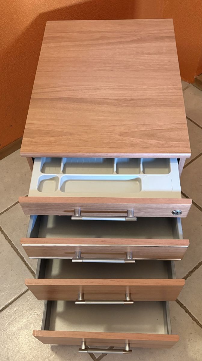 Schreibtische: Schreibtisch – Gebraucht aus Forch von piaa_b 2