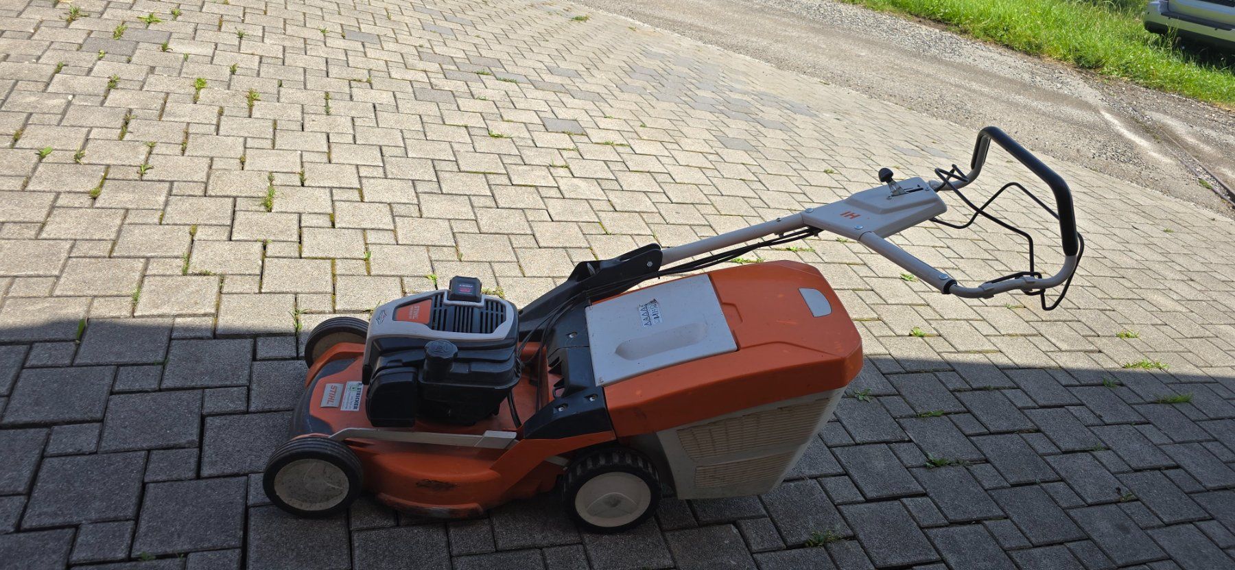 Stihl Tondeuses à gazon: Stihl Benzien Rasenmäher – D'occasion à Grabs par Tp48p 2