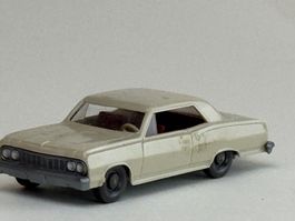 SG- Wiking Chevrolet Malibu hellelfenbein mit Zughaken