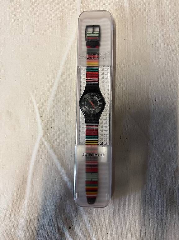 Orologi: Montre Swatch multicolore neuve jamais porté – Usato da St-Aubin FR venduto da agu_2gqz