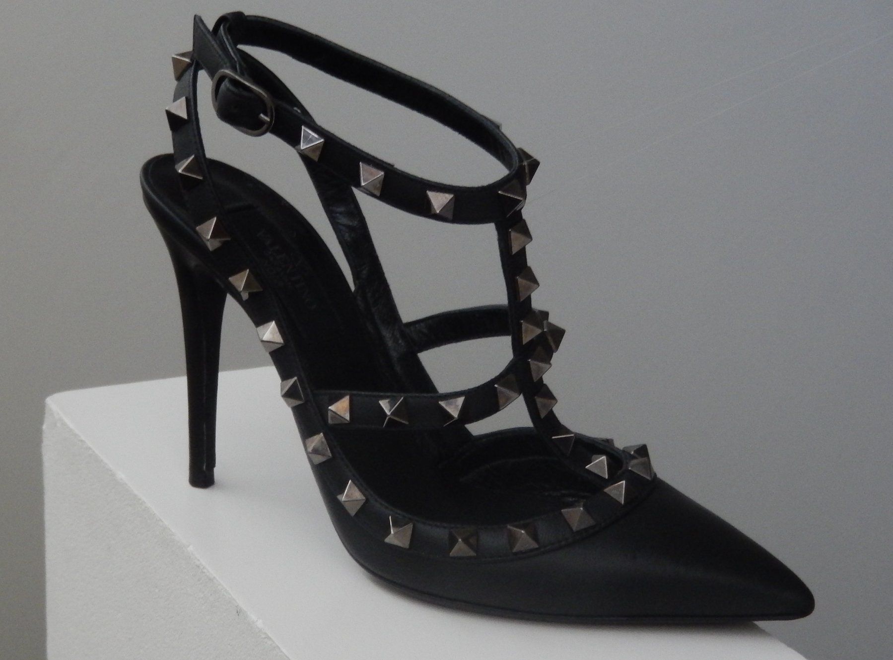 Valentino Scarpe da donna: Orig. VALENTINO NOIR Rockstud Pumps Gr. 36 – Usato da Tuggen venduto da vivira 4