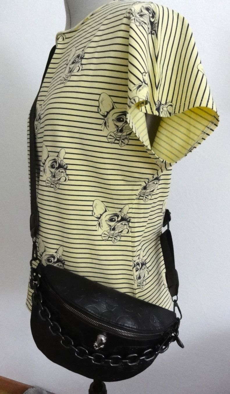 T-shirt: T-Shirt Gr. M + Bauchtasche schwarz – Usato da Samedan venduto da chickenrun01 2
