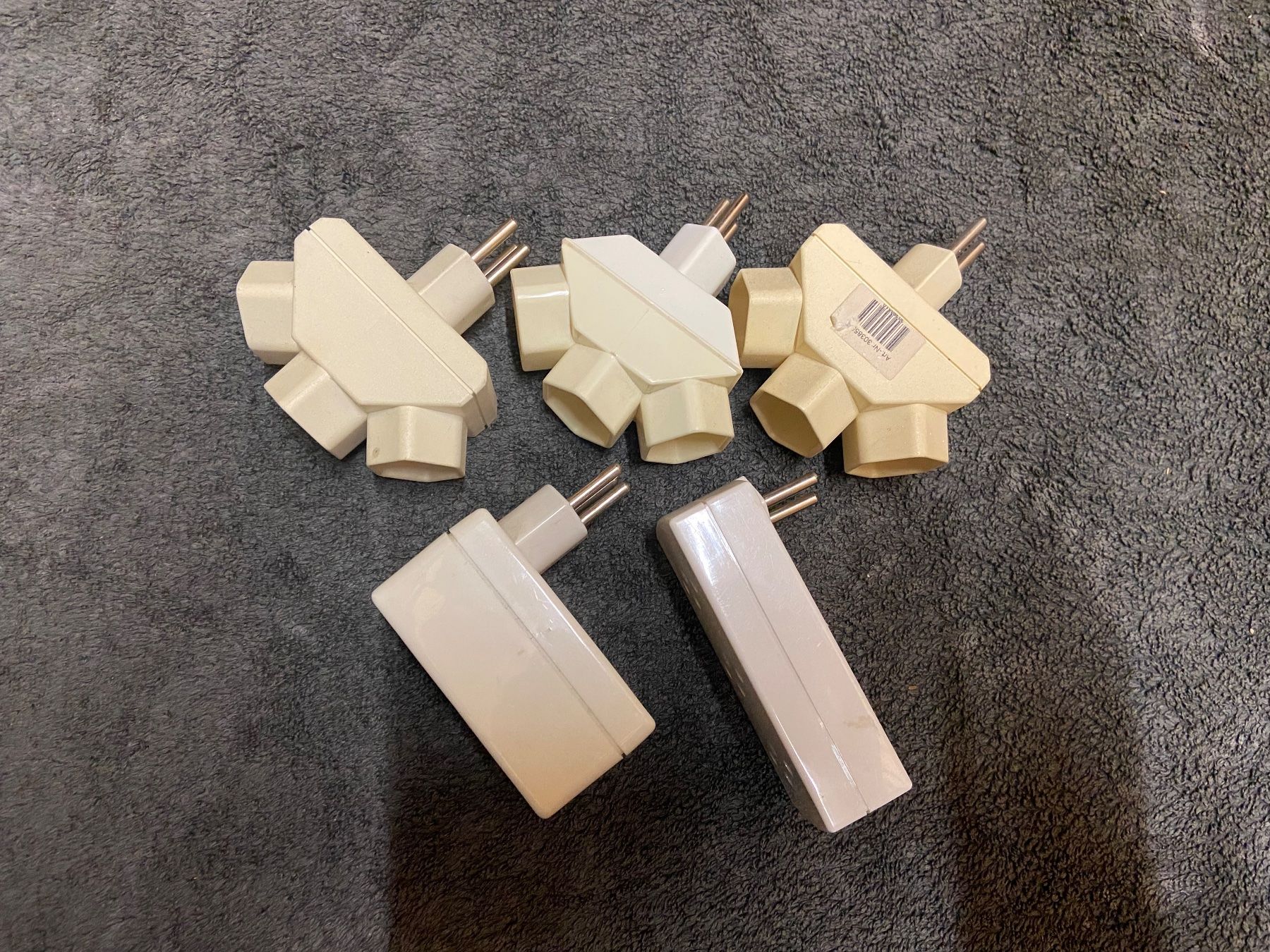 Spine: Lot de multiprises / adaptateurs électriques suisses – Usato da Genève venduto da muj_2zmc 1