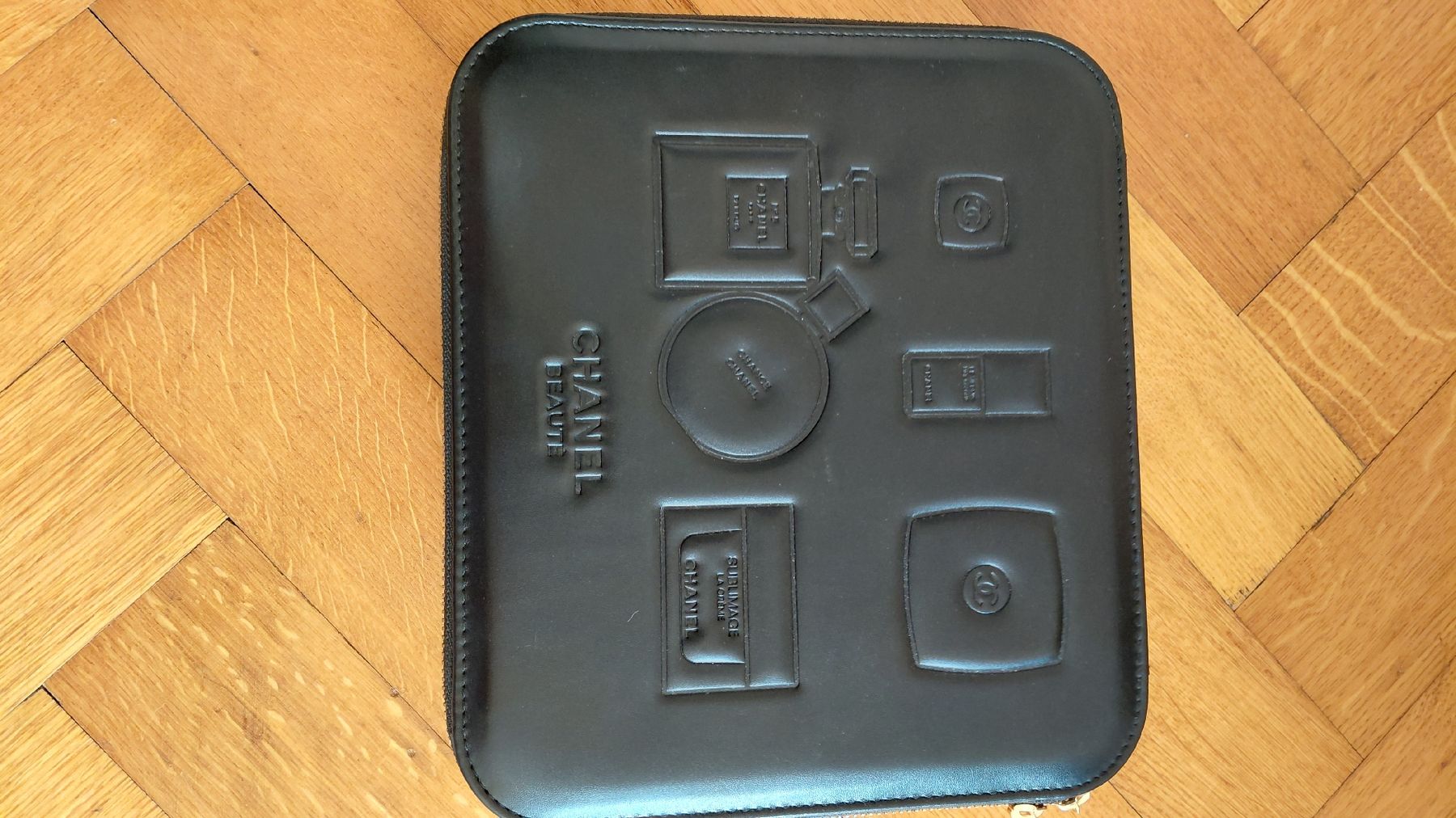 Valises de voyage: vanity Chanel – D'occasion à Lausanne par nadiai01 7