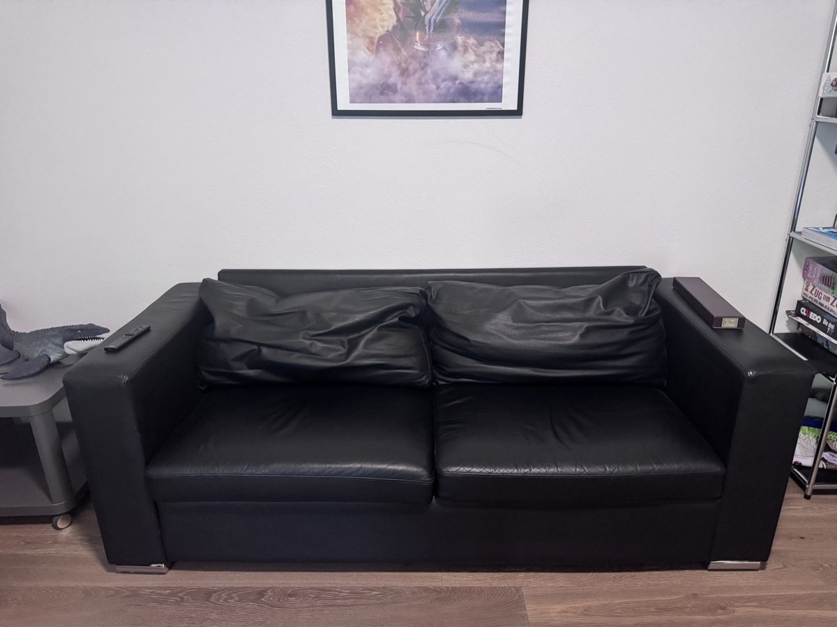 Divani: Sofa Kunst-Leder schwarz gebraucht – Usato da Wettswil venduto da Fynima12 1