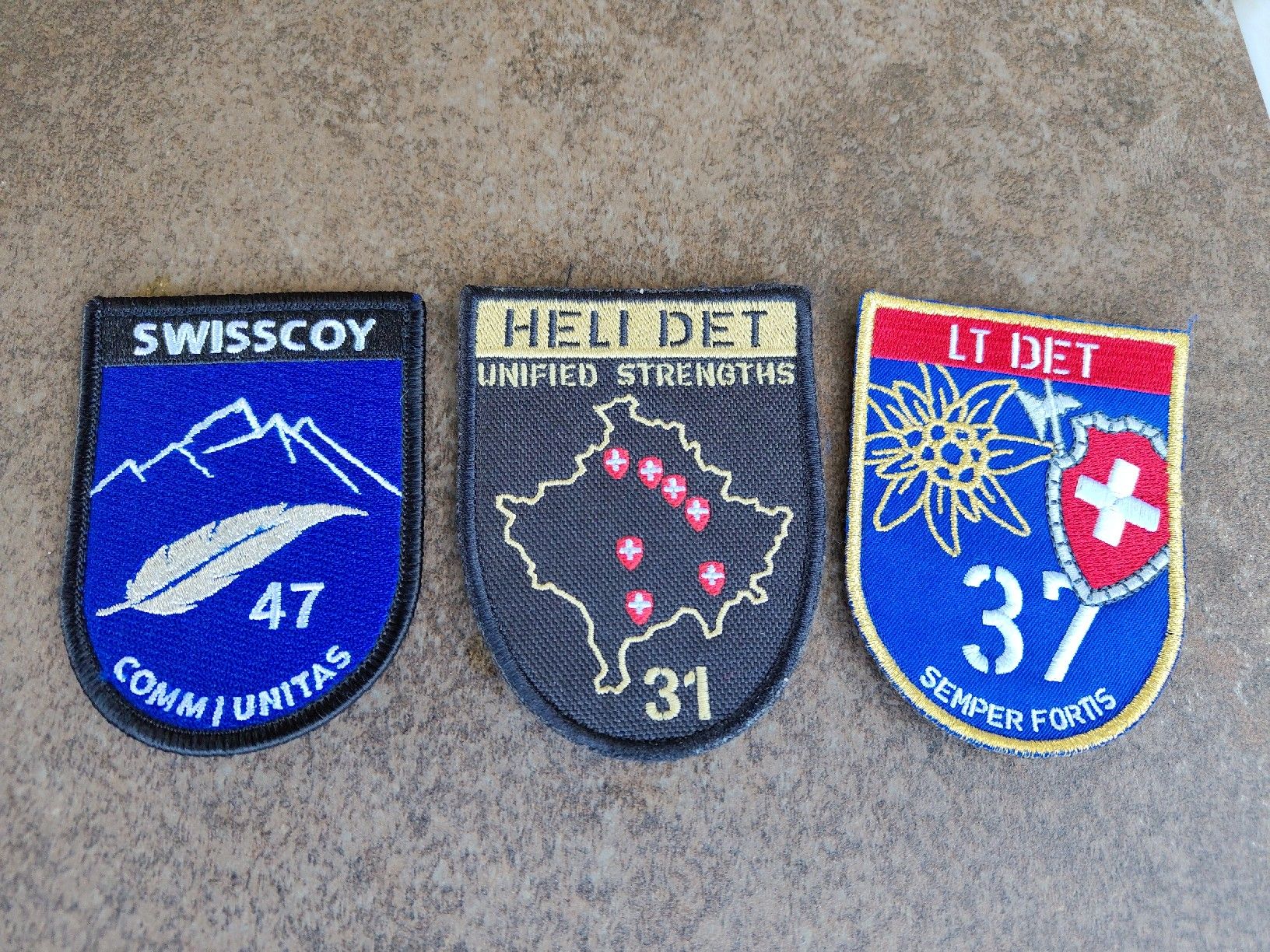 Swisscoy Placchette & Badge: badge du contingent Swisscom Kosovo  – Nuovo (secondo la descrizione) da ins venduto da aviator2
