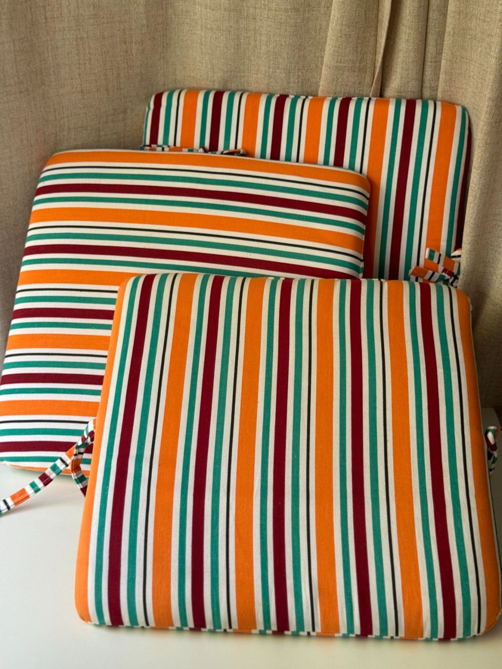 Cuscini: 3 Coussins pour chaise à rayures – Usato da Genève venduto da Reveur