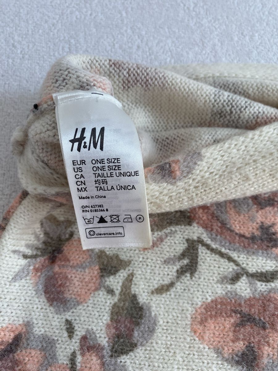 H&M Foulards, Tücher & Schals: H&M écharpe fleurie douce et chaude, taille unique. – Gebraucht aus geneve von cey_5ywd 2