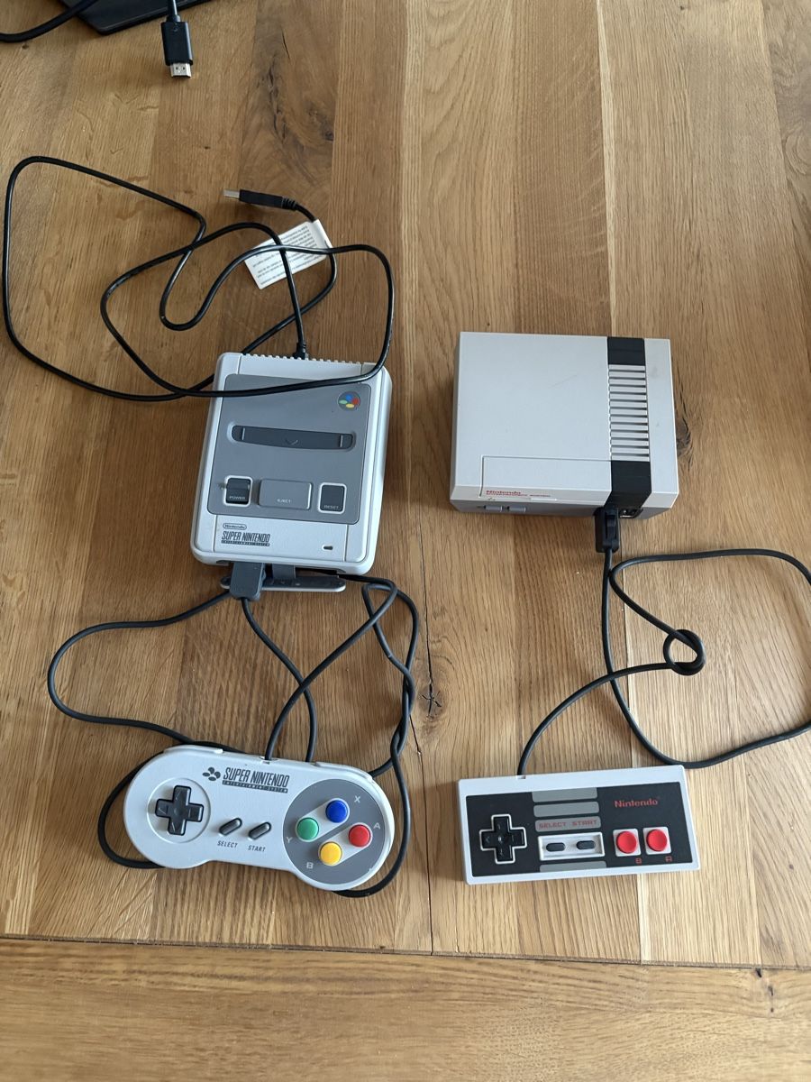 Nintendo Console: Nintendo NES & SNES Classic Mini Bundle + 2 Controller – Usato da Aarau venduto da ruedinho