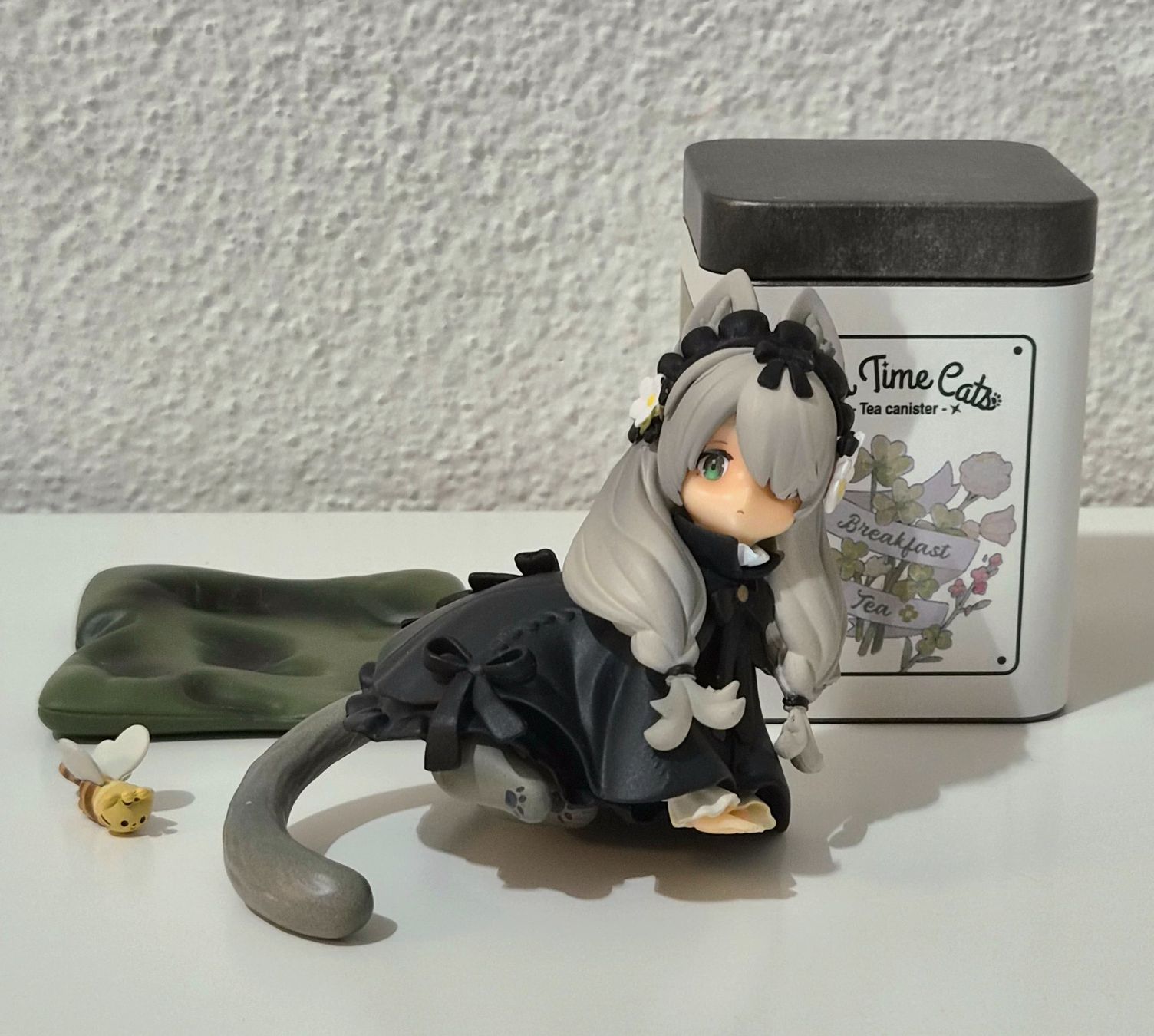 Statuette: Catgirl-Figur mit Teedose – Usato da Zürich venduto da New_username 6