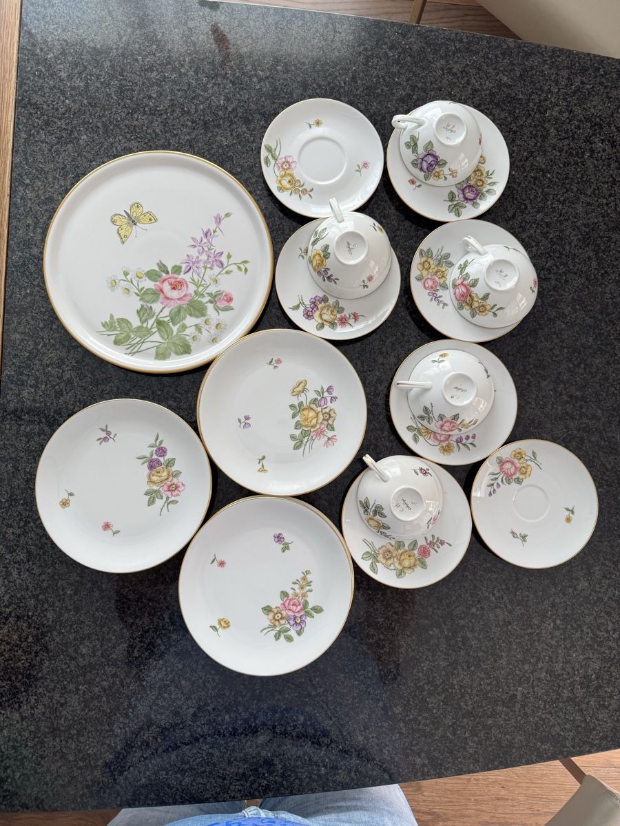 Set di piatti: Kaffee-Service handgemalt mit Goldrand – Usato da Lengnau AG venduto da Soleil78 2