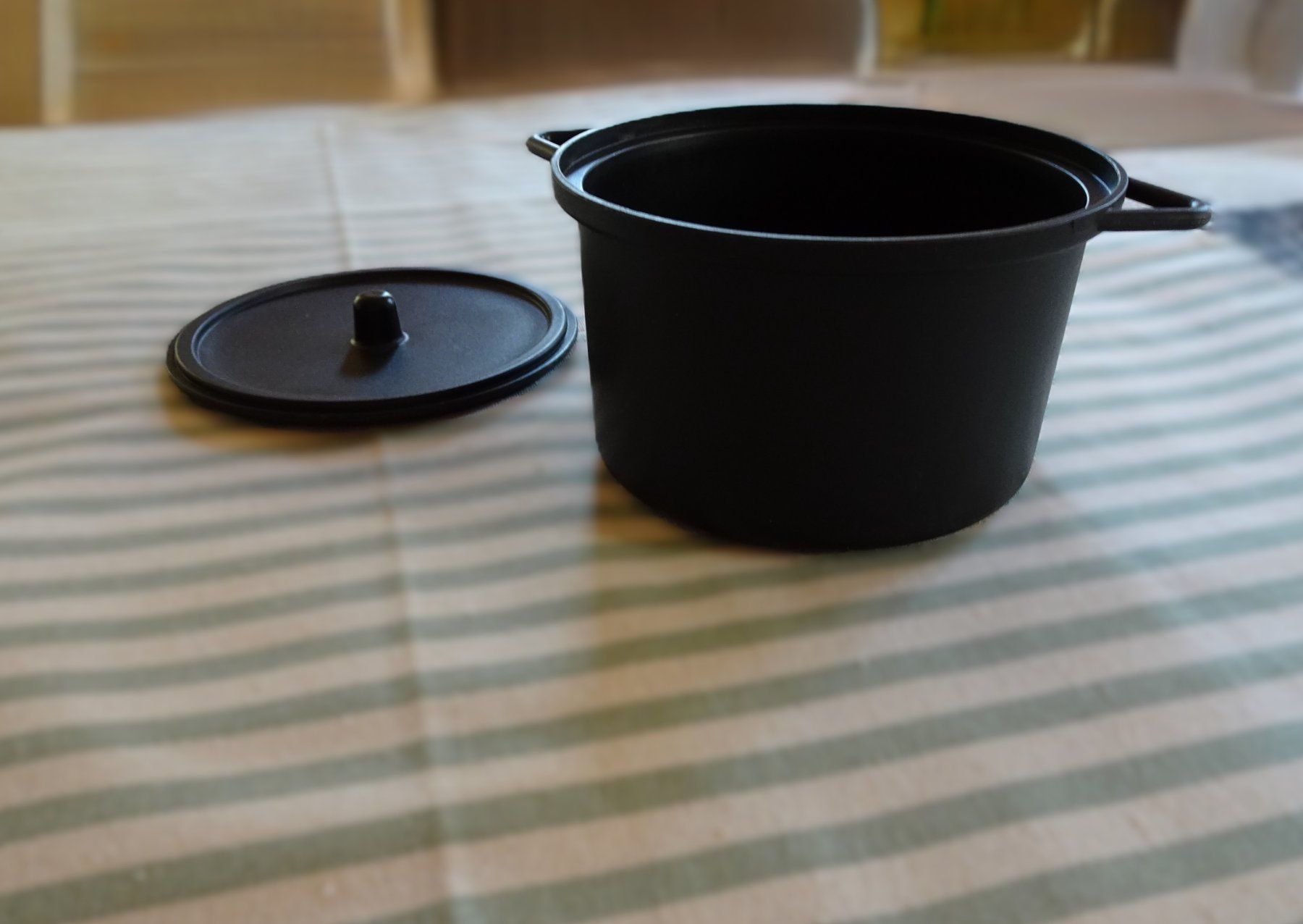 Contenitori & Simili: Uni schwarzer Tupper Behälter 7 x 11 cm - 260310 – Usato da Küssnacht am Rigi venduto da Good4Deckeli 1