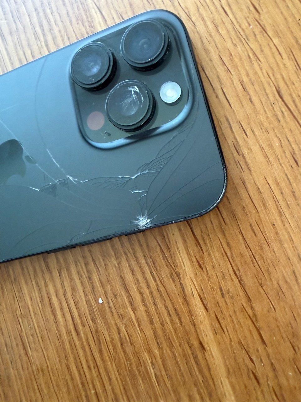 Apple Handys / Smartphones: iPhone 16 Pro 128GB ab CHF 1.– | Frontscheibe & Rückscheibe – Gebraucht aus Egg b. Zürich von dell1503 2