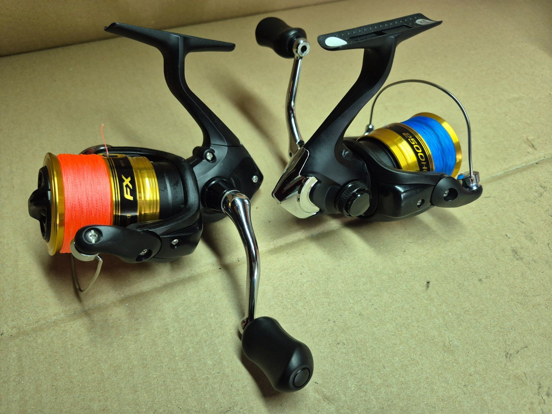 Tamburi & Mulinelli: 2 x SHIMANO FX HG 2500 mit Schnur – Nuovo e nell'imballaggio originale da Bigenthal venduto da FSB1 1