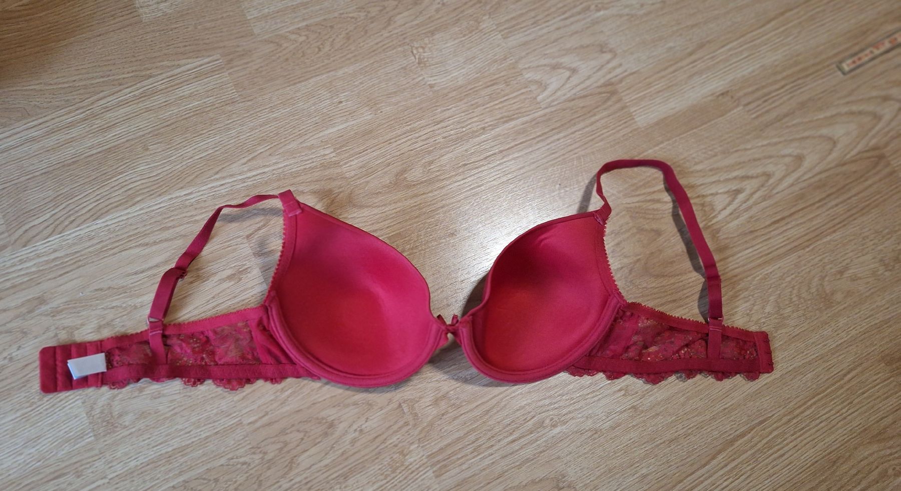 Altra biancheria intima: Roter BH mit Spitze Gr. 85C – Usato da Lützelflüh-Goldb venduto da bli_f2v9 2